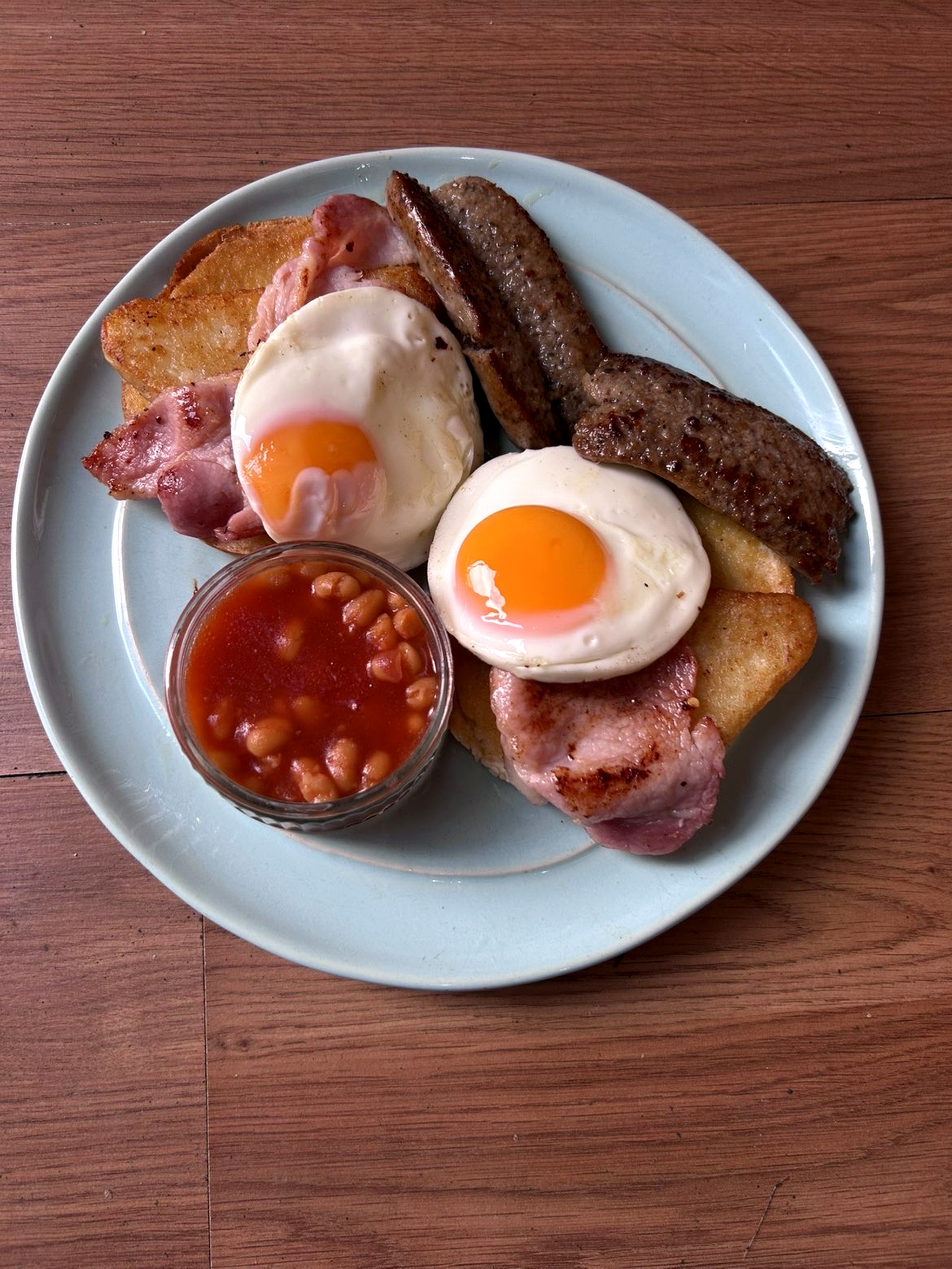 Cafe V76 mega bagel with bacon, sausages, eggs, beans and hash browns